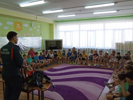 Профессия пожарный Профессия пожарный.